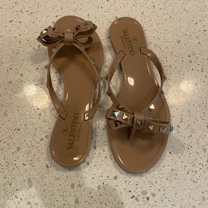 Valentino Garavani - Rockstud Bow Jelly Thong